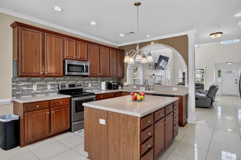 Image 7 of property listing at 109 Netherfield Drive, Summerville, SC 29486
