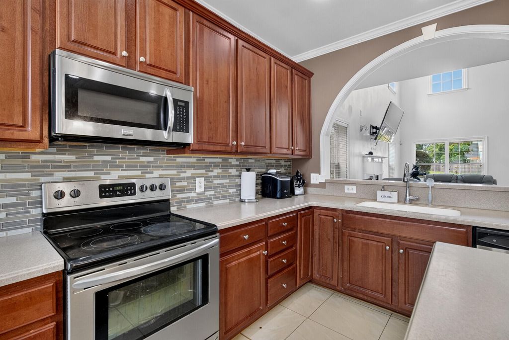 Image 8 of property listing at 109 Netherfield Drive, Summerville, SC 29486
