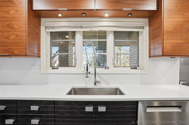 4123 S Victor Court, Tulsa, OK 74105