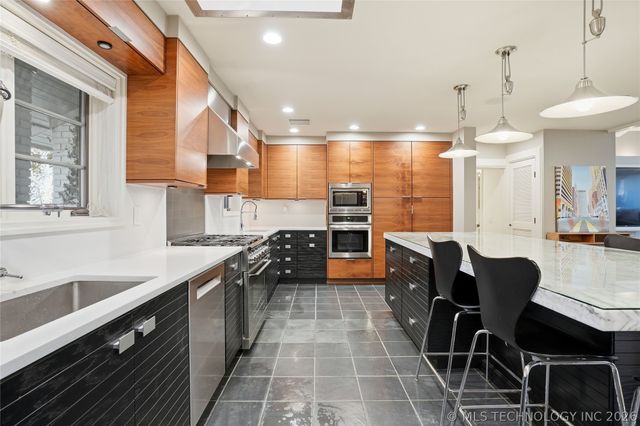 4123 S Victor Court, Tulsa, OK 74105