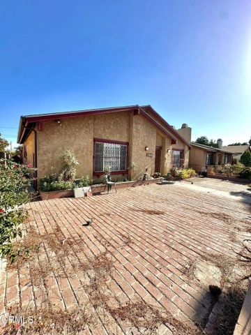 11440 Strathern Street, North Hollywood, CA 91605