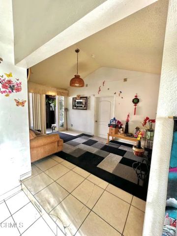 11440 Strathern Street, North Hollywood, CA 91605