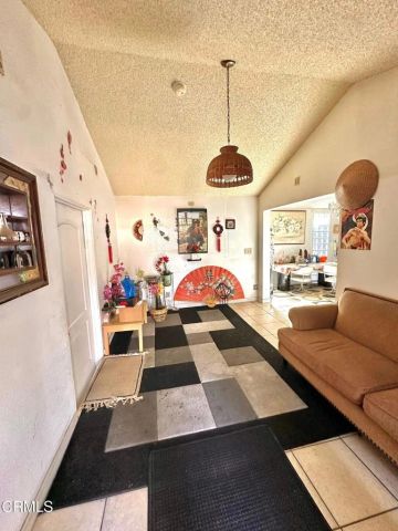 11440 Strathern Street, North Hollywood, CA 91605