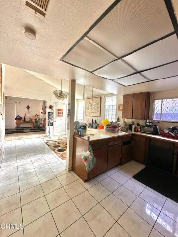 11440 Strathern Street, North Hollywood, CA 91605