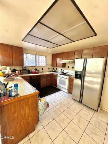 11440 Strathern Street, North Hollywood, CA 91605