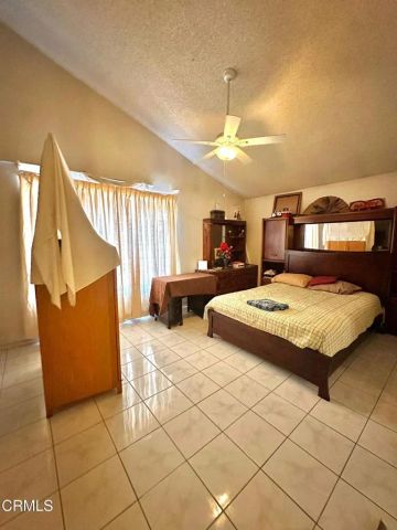 11440 Strathern Street, North Hollywood, CA 91605