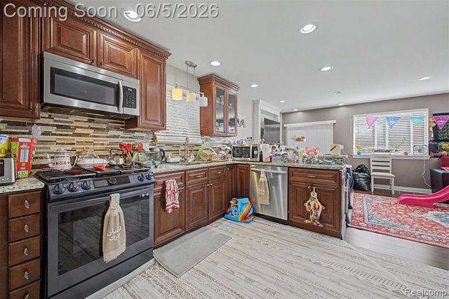 5524 Maple Street, Dearborn, MI 48126