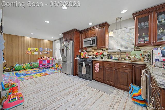 5524 Maple Street, Dearborn, MI 48126