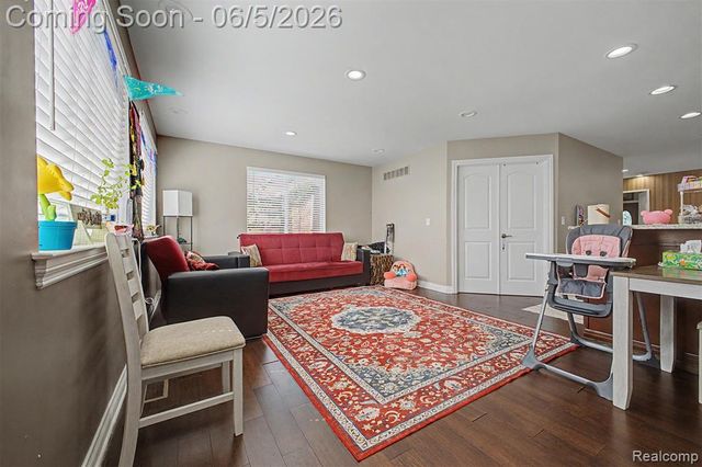 5524 Maple Street, Dearborn, MI 48126