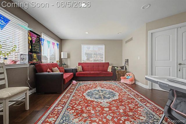 5524 Maple Street, Dearborn, MI 48126