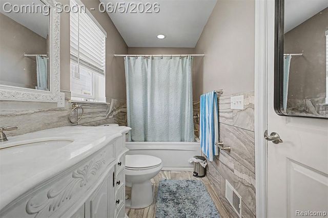 5524 Maple Street, Dearborn, MI 48126
