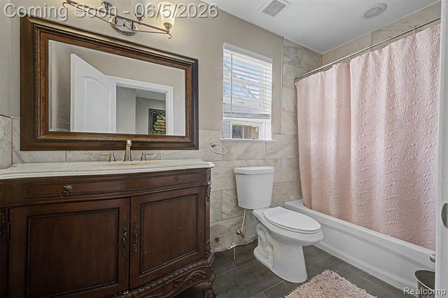 5524 Maple Street, Dearborn, MI 48126