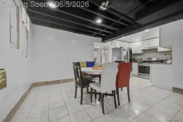 5524 Maple Street, Dearborn, MI 48126