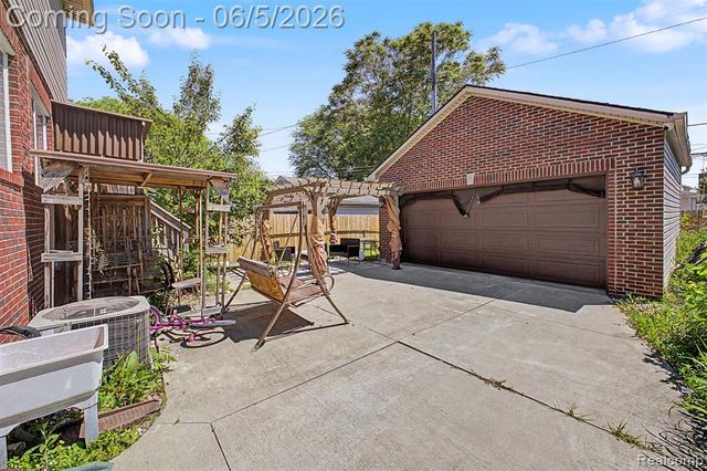 5524 Maple Street, Dearborn, MI 48126