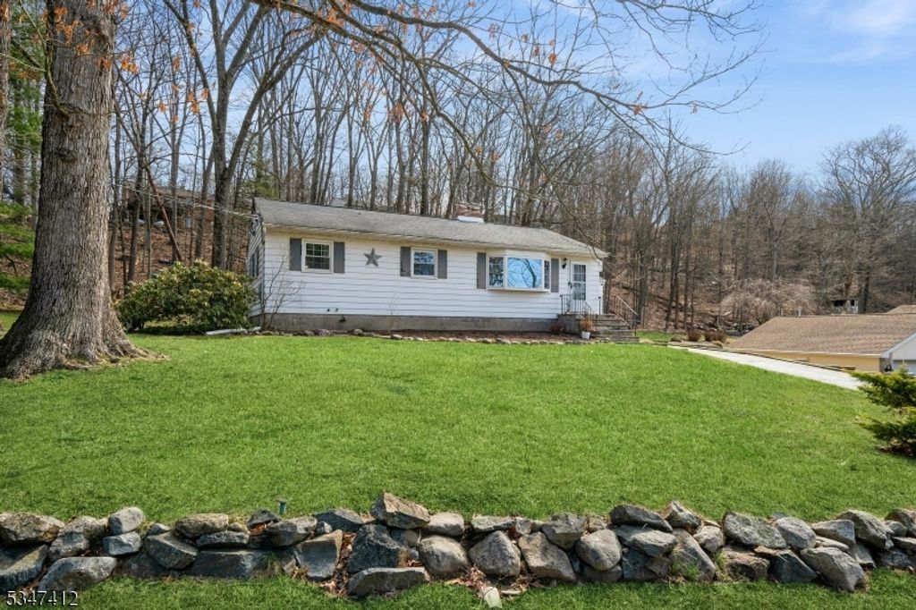 37 Cedar Rd, Ringwood Boro, NJ 07456
