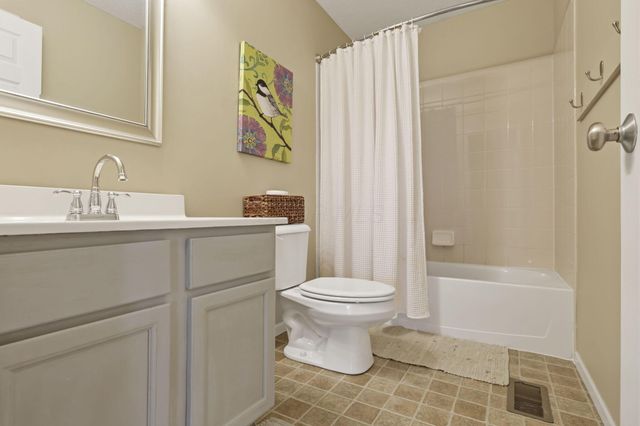 180 Cherrytree Lane, Commercial Point, OH 43116