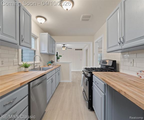 9083 Pittsfield Street, Commerce Twp, MI 48382