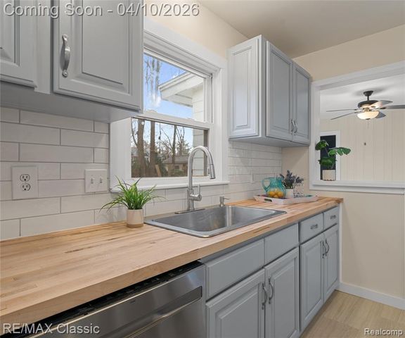 9083 Pittsfield Street, Commerce Twp, MI 48382