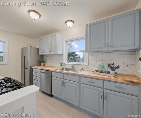 9083 Pittsfield Street, Commerce Twp, MI 48382