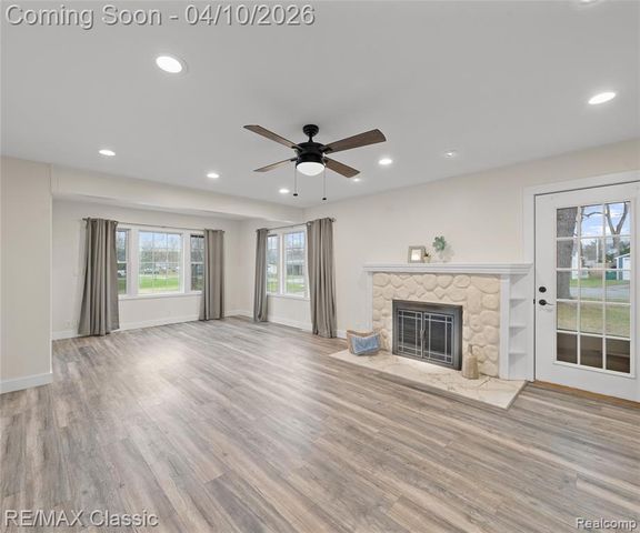 9083 Pittsfield Street, Commerce Twp, MI 48382