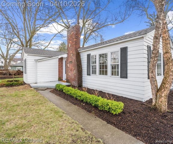 9083 Pittsfield Street, Commerce Twp, MI 48382