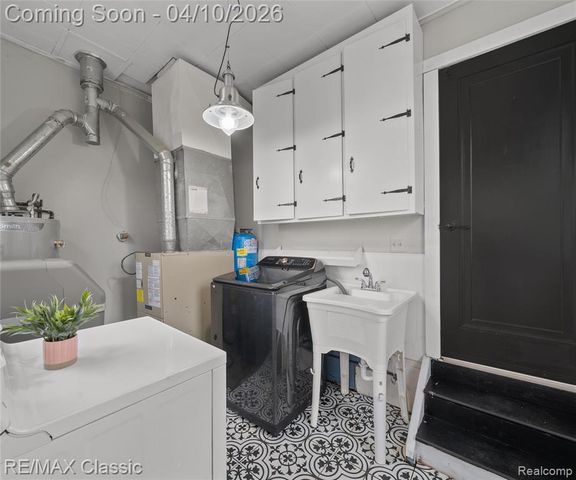 9083 Pittsfield Street, Commerce Twp, MI 48382