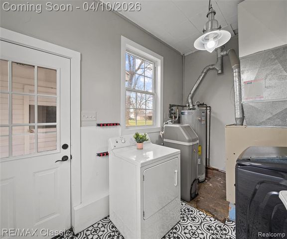 9083 Pittsfield Street, Commerce Twp, MI 48382