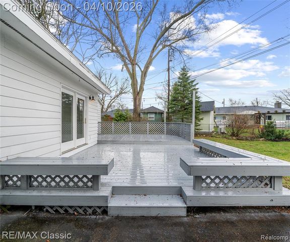 9083 Pittsfield Street, Commerce Twp, MI 48382