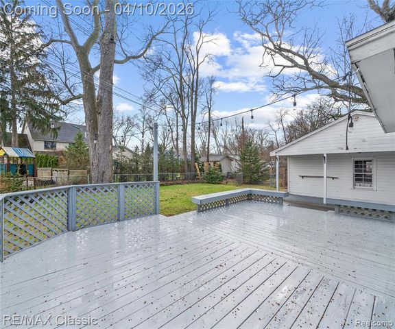 9083 Pittsfield Street, Commerce Twp, MI 48382