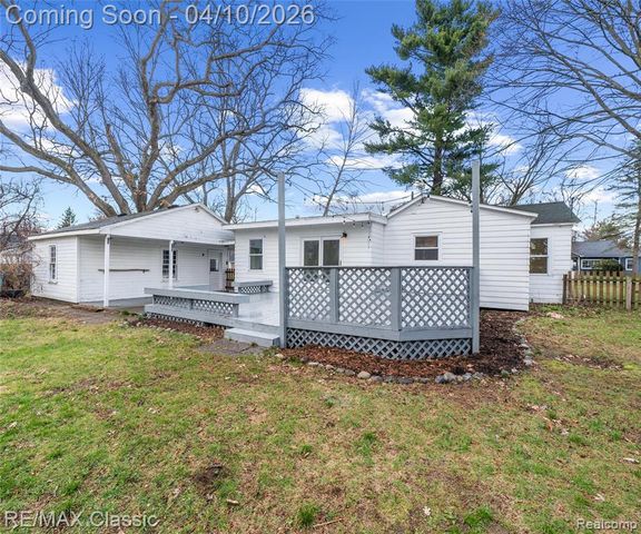 9083 Pittsfield Street, Commerce Twp, MI 48382