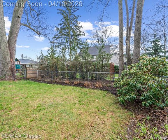 9083 Pittsfield Street, Commerce Twp, MI 48382