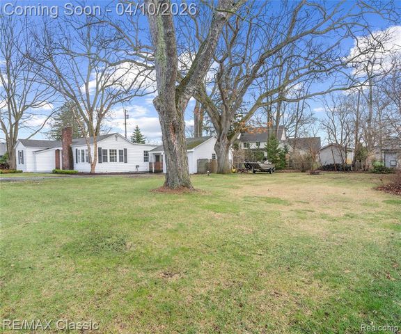 9083 Pittsfield Street, Commerce Twp, MI 48382