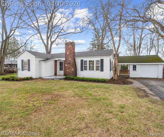 9083 Pittsfield Street, Commerce Twp, MI 48382