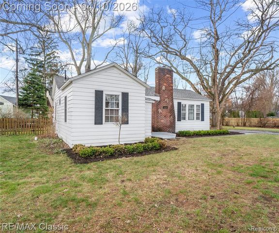 9083 Pittsfield Street, Commerce Twp, MI 48382