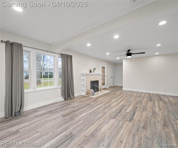 9083 Pittsfield Street, Commerce Twp, MI 48382