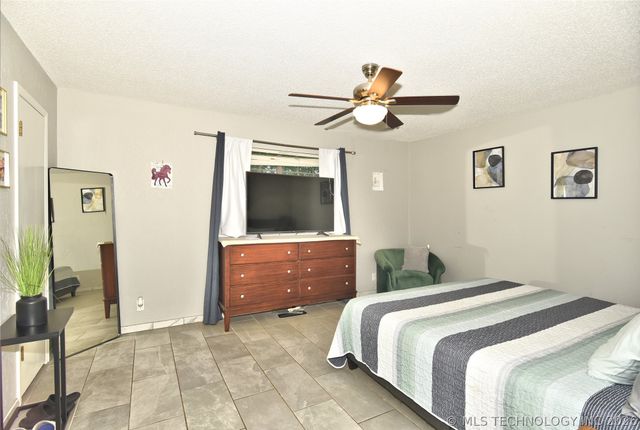 9478 E 137th Street S, Bixby, OK 74008
