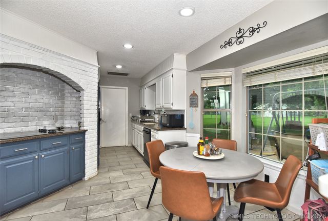 9478 E 137th Street S, Bixby, OK 74008