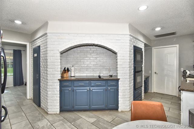 9478 E 137th Street S, Bixby, OK 74008