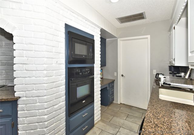 9478 E 137th Street S, Bixby, OK 74008