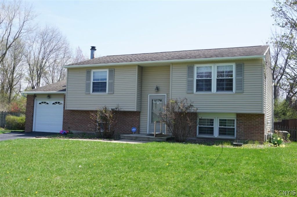 7436 Blumer Road, Clay, NY 13088