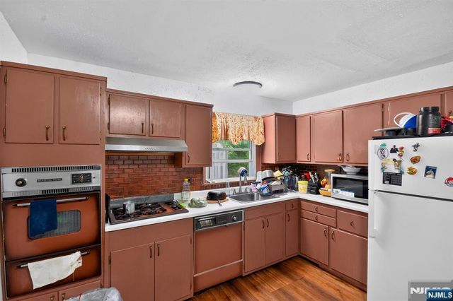 464 Tulane Court, Paramus, NJ 07652