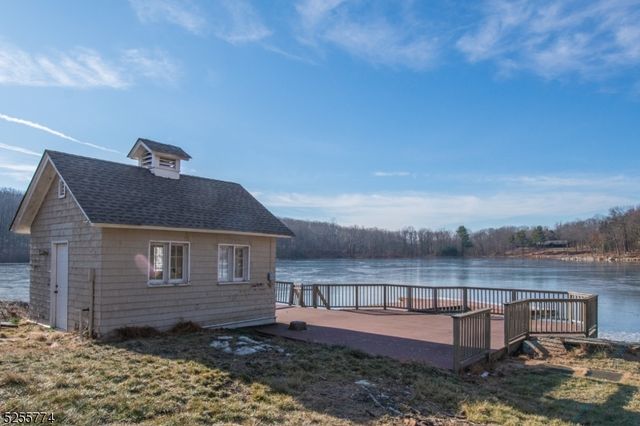 1 Brook Valley Ter, Kinnelon Boro, NJ 07405