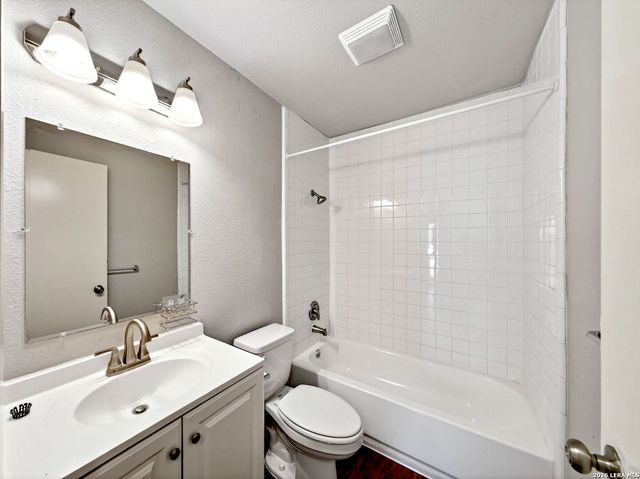 5726 TIMBER BND, San Antonio, TX 78238