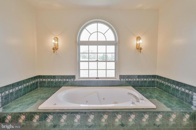 634 COUNTRY CLUB RD, Easton, PA 18045