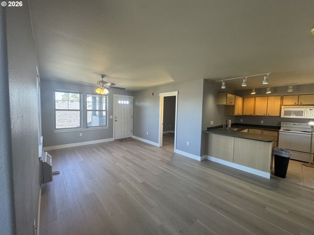 737 Ne 99TH Ave 24, Portland, OR 97220