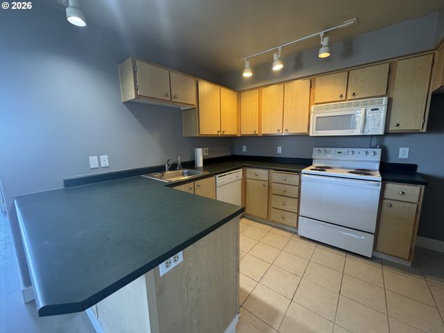 737 Ne 99TH Ave 24, Portland, OR 97220