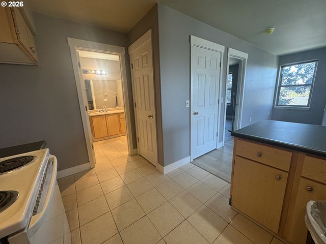 737 Ne 99TH Ave 24, Portland, OR 97220