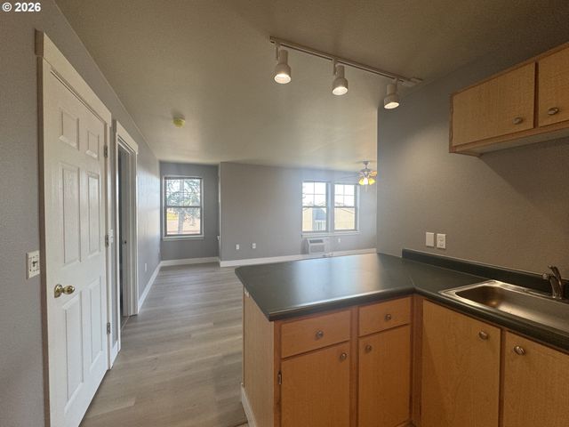 737 Ne 99TH Ave 24, Portland, OR 97220