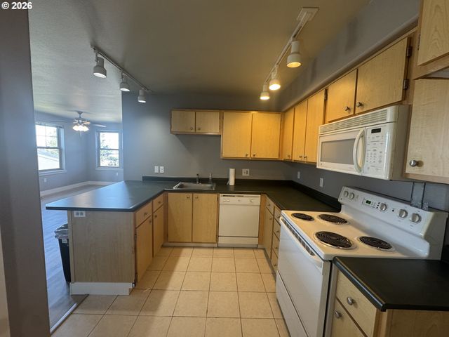 737 Ne 99TH Ave 24, Portland, OR 97220