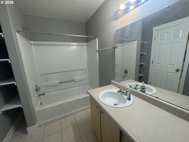 737 Ne 99TH Ave 24, Portland, OR 97220